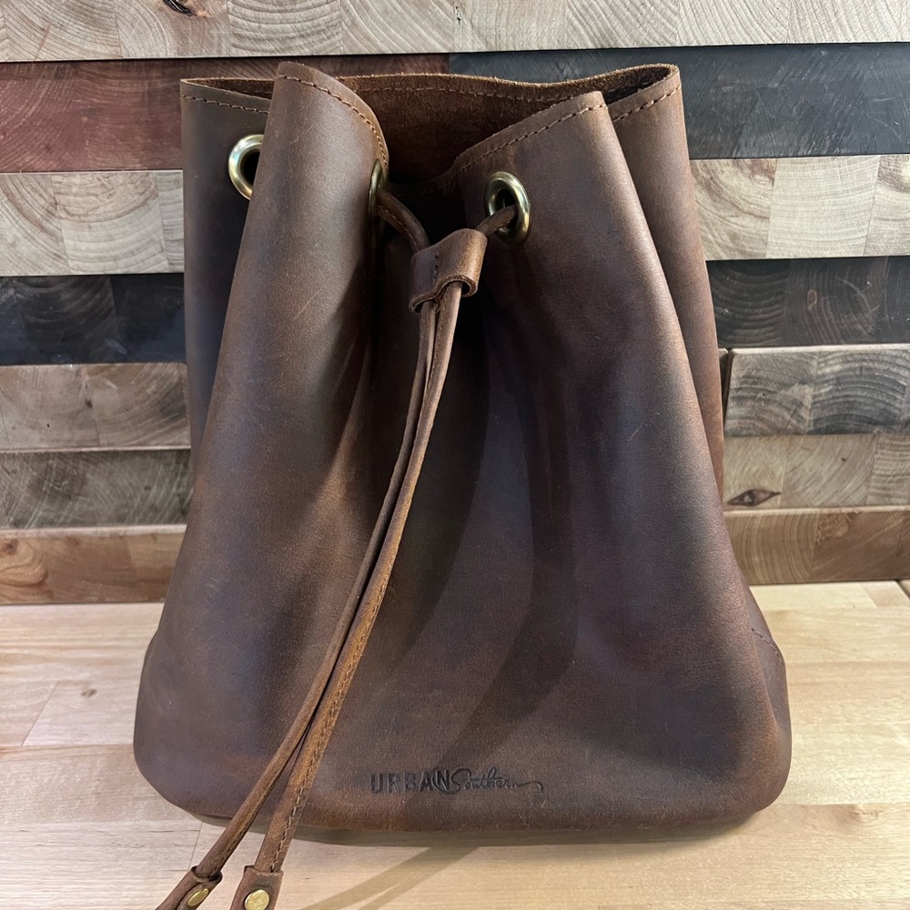 ❌ SOLD ❌ Urban Southern Urban Bucket bag in Mocha, new.